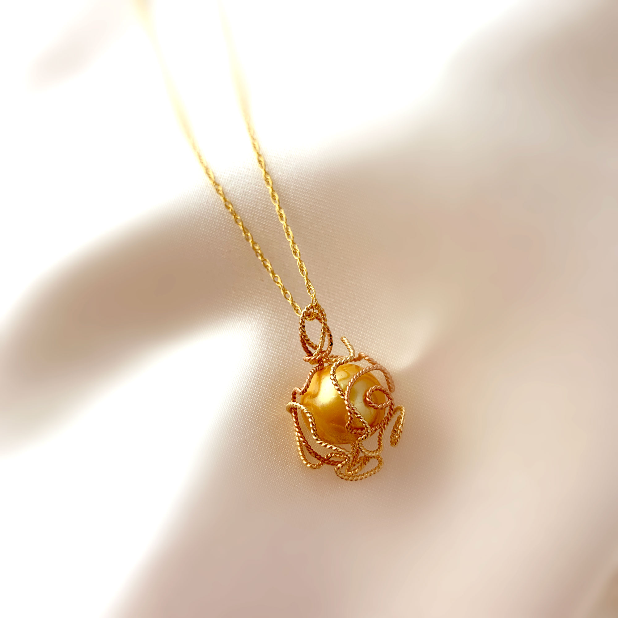 'Elegant' 'Golden Touch' Pendant Necklace