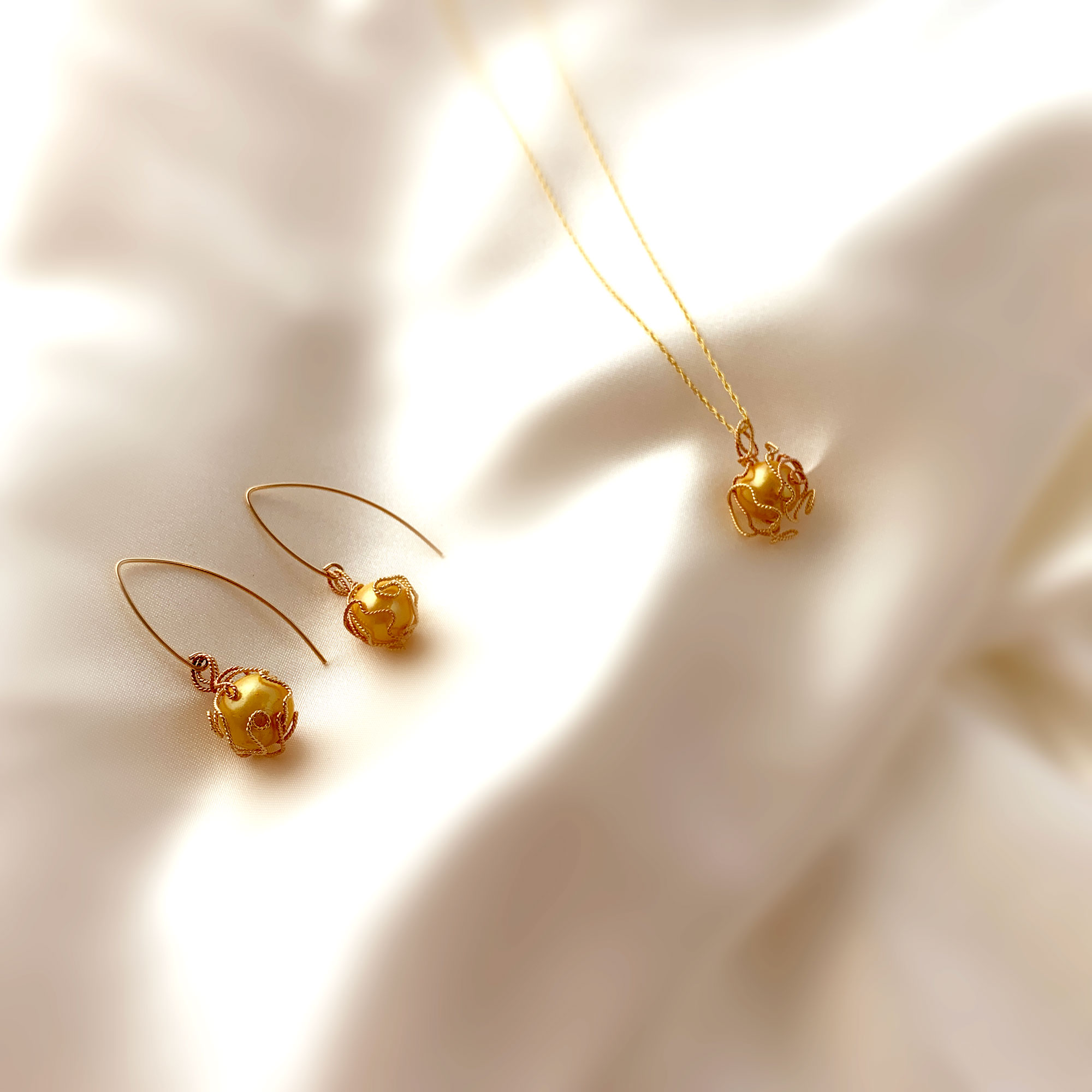 gold hoop earrings designs daily wear | Simple gold hoop earrings designs  with weight | Gold Bali - YouTube